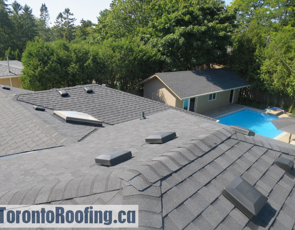 Toronto roofing eavestroughg gutters soffit fascia siding burlington oakville mississauga roof asphalt shingles skylight