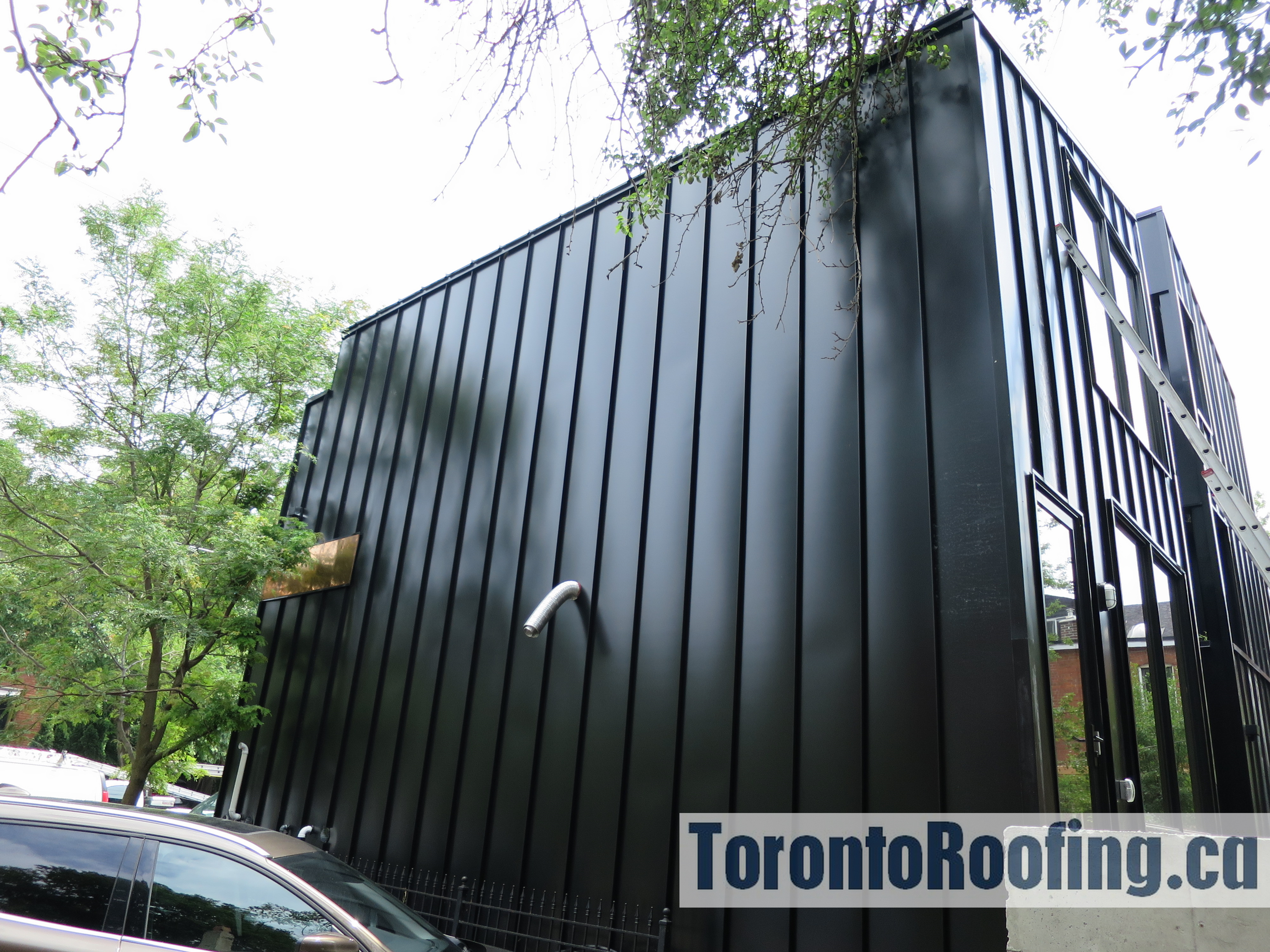 toronto-roofing-roof-siding-metal-copper-wood-modern-homes-aluminum-cladding-architeture-building-contractor-exterior-5