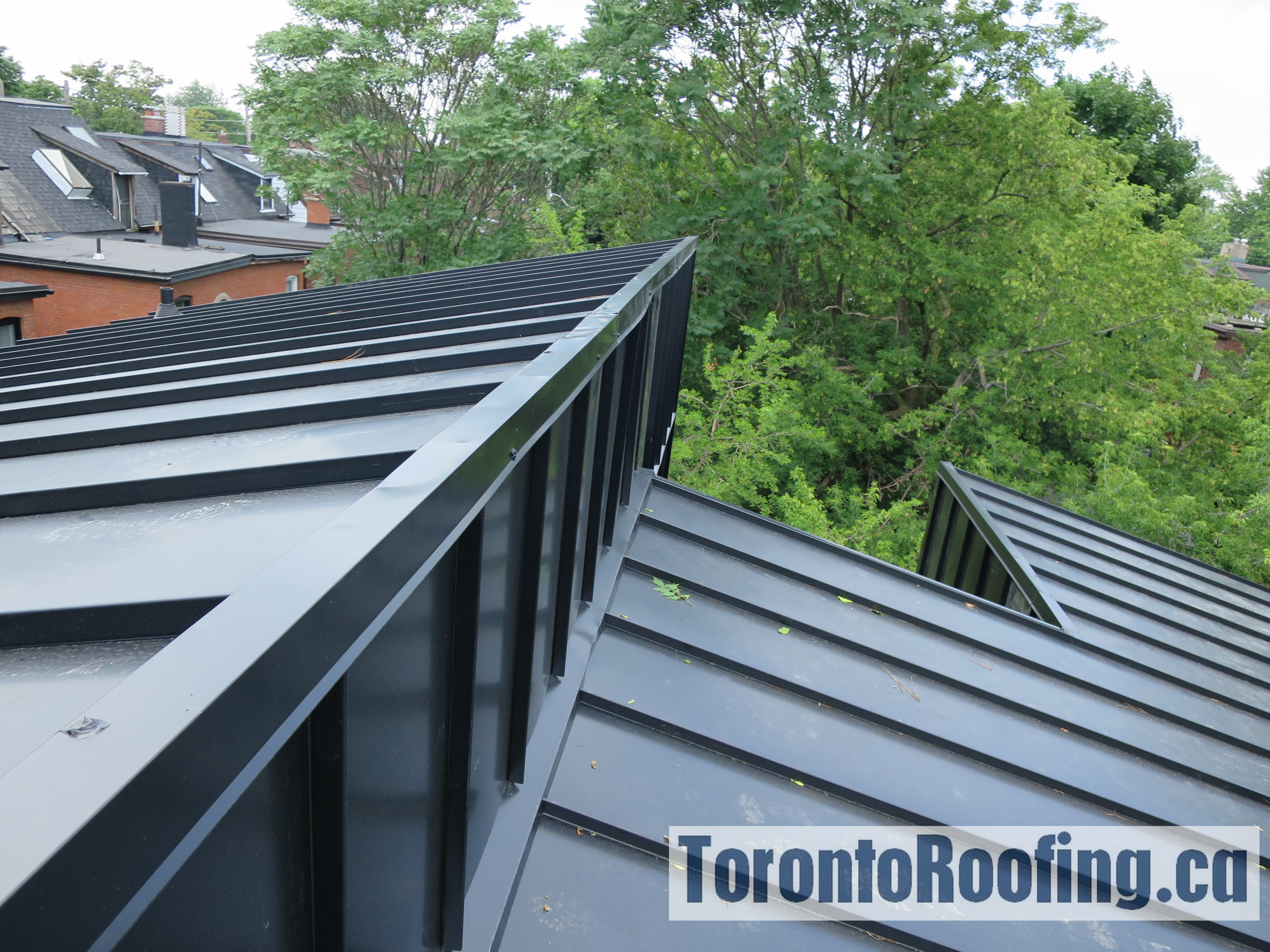 toronto-roofing-standing-seam-metal-roof-roofing-toronto-metal-roofing-roofing-contractor-10