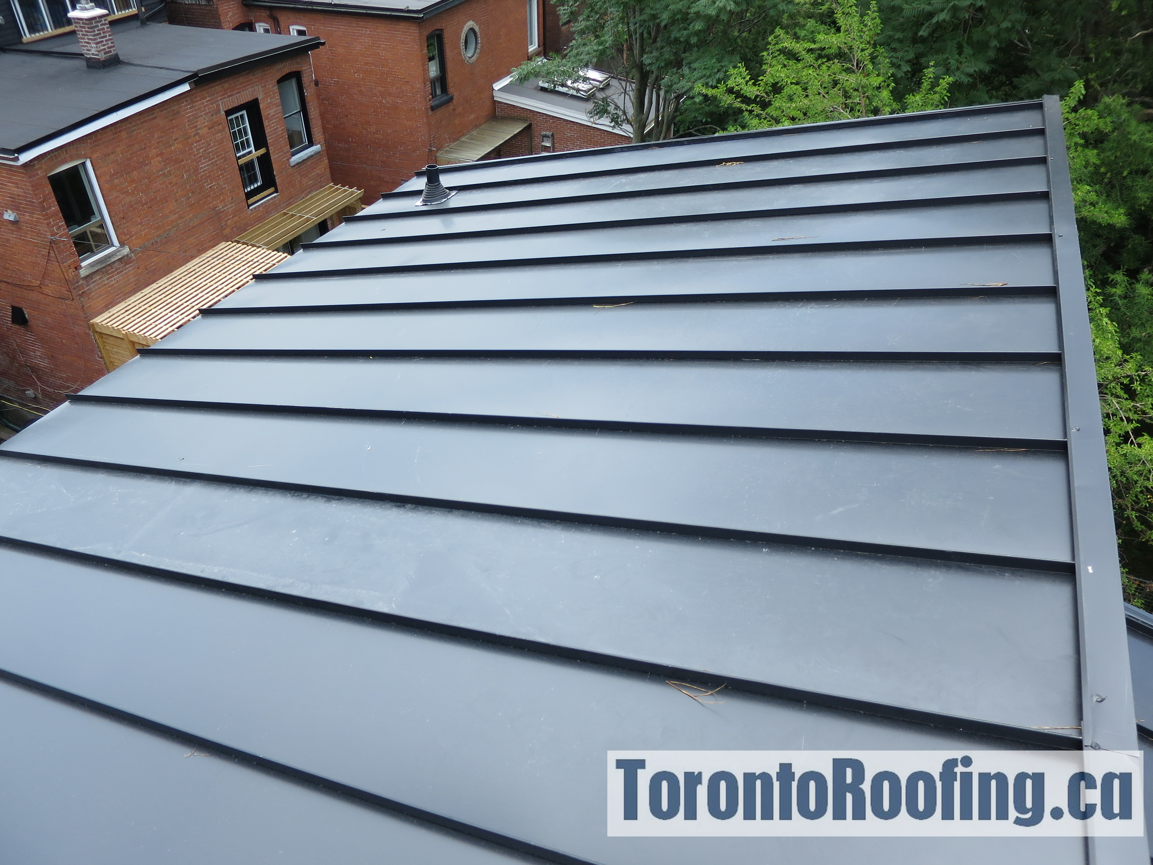 toronto-roofing-standing-seam-metal-roof-roofing-toronto-metal-roofing-roofing-contractor-5