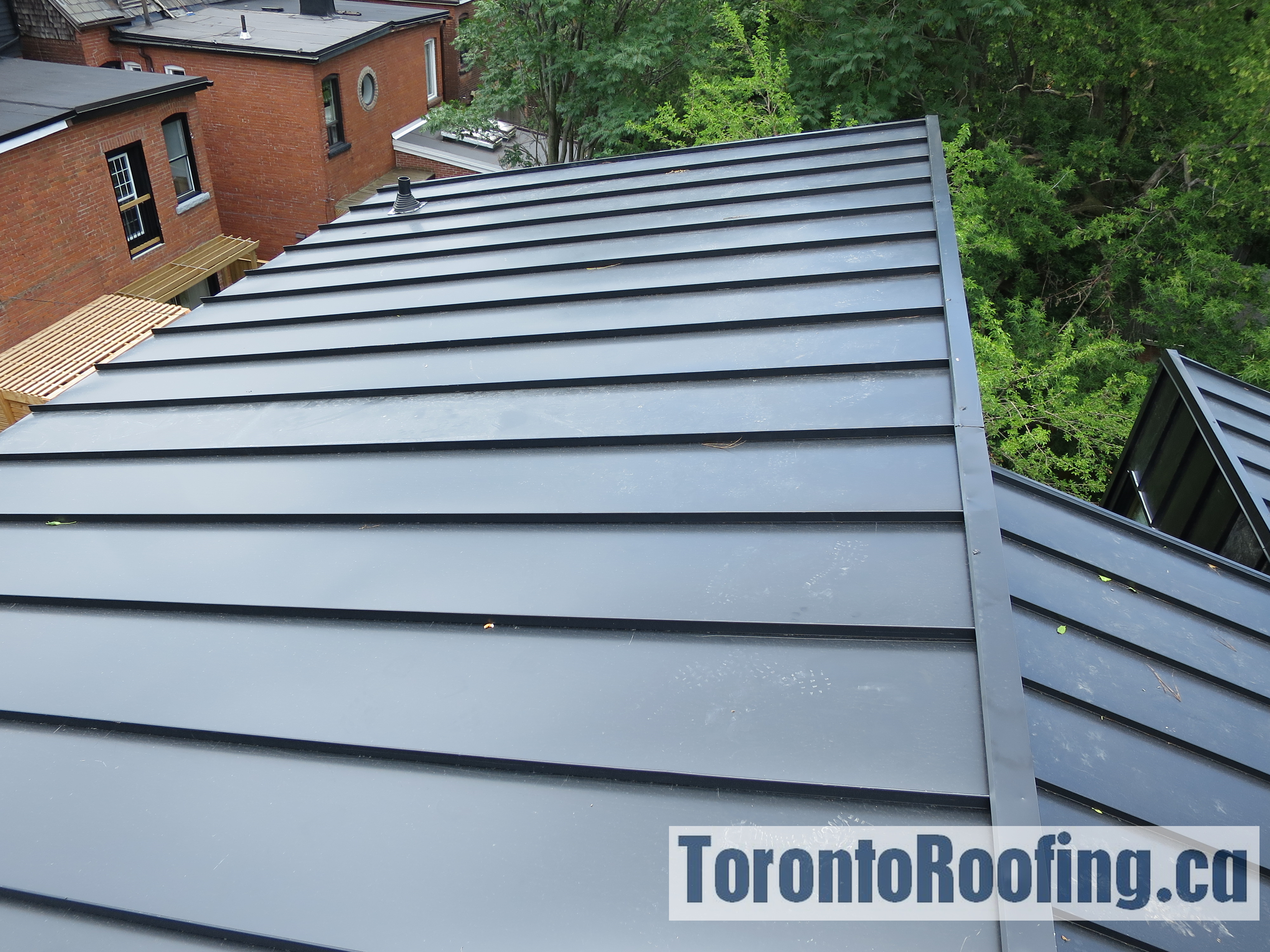 toronto-roofing-standing-seam-metal-roof-roofing-toronto-metal-roofing-roofing-contractor-8